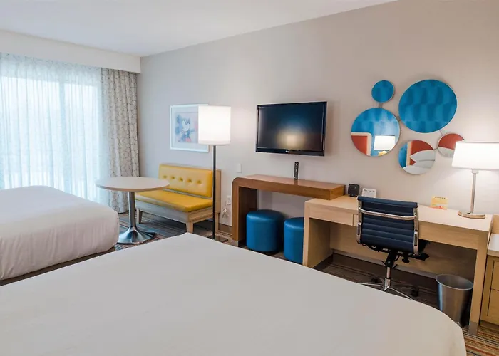 Howard Johnson by Wyndham Anaheim Hotel&Water Playground
