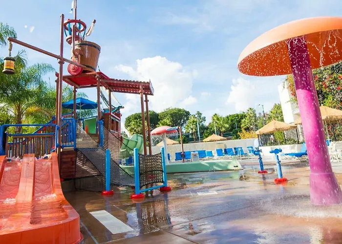 Howard Johnson By Wyndham Anaheim Hotel & Water Playground