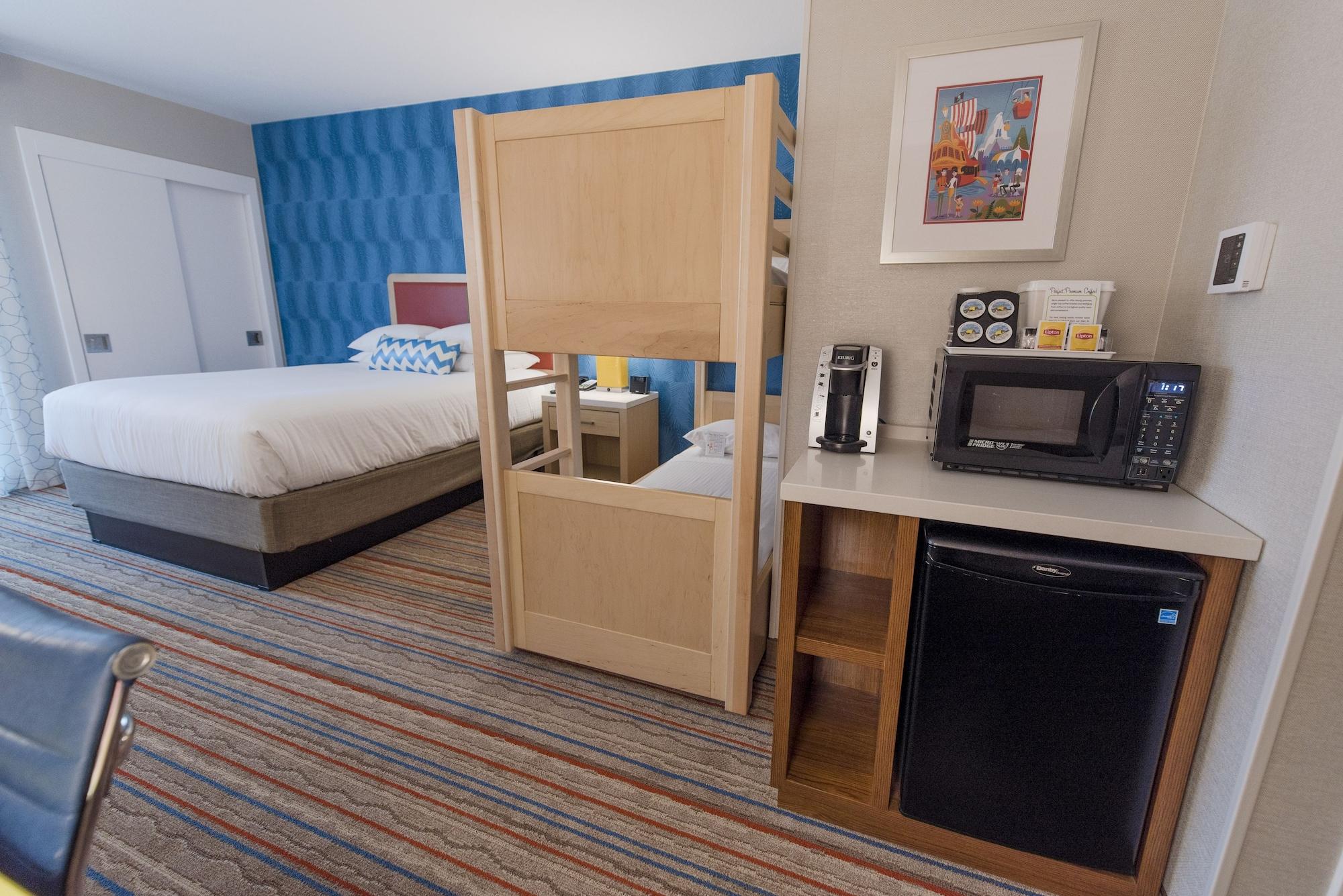 Howard Johnson By Wyndham & Water Playground Hotel Anaheim